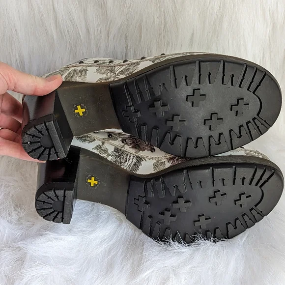 Dr. Martens Una Mules - Picture 9 of 16